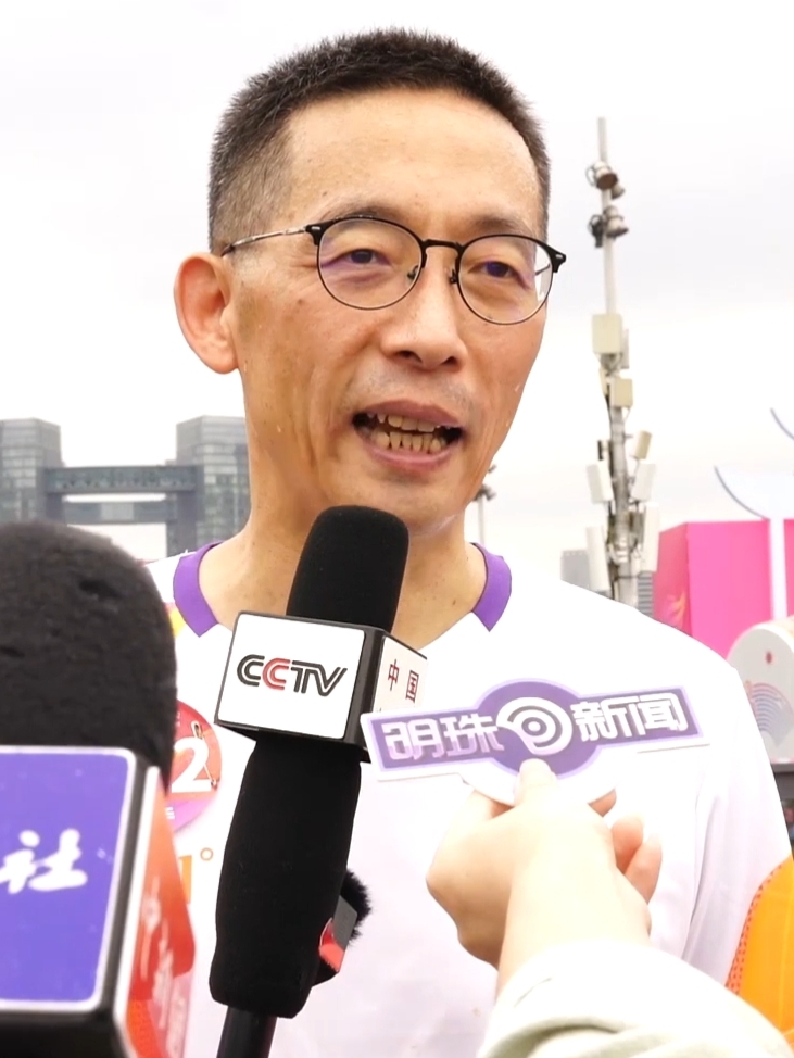 资料图：图中为施一公接受采访的场景