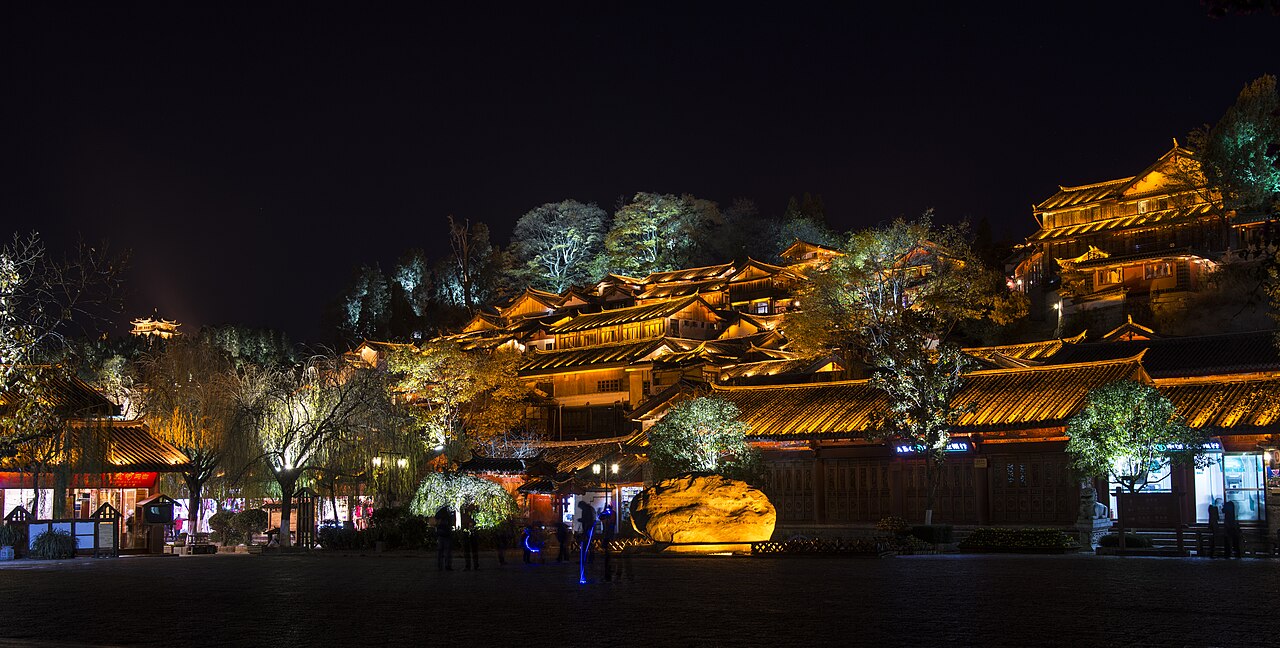 资料图:丽江古城夜景资料图