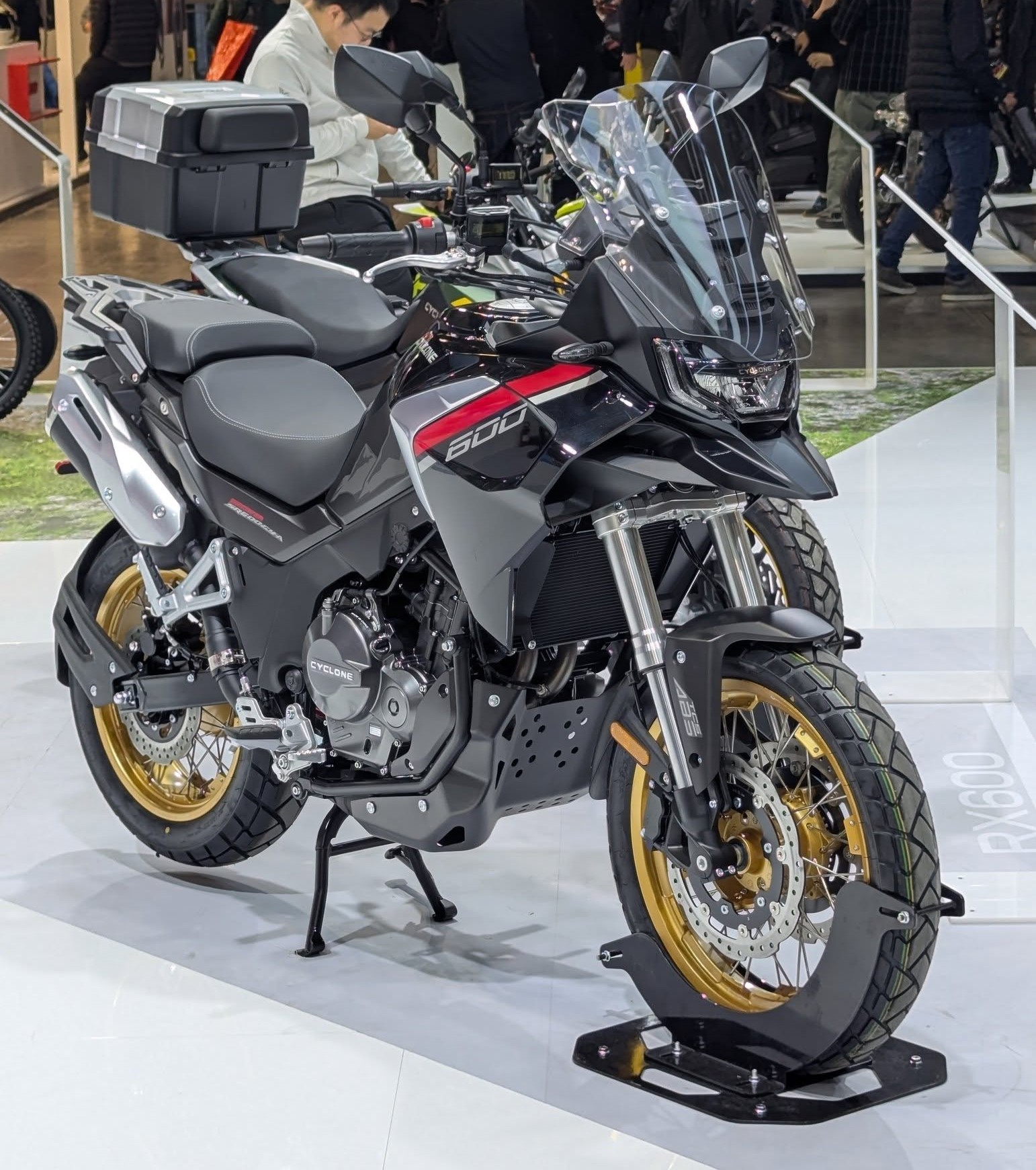 资料图：图为宗申赛科龙RX600摩托车展车外观。