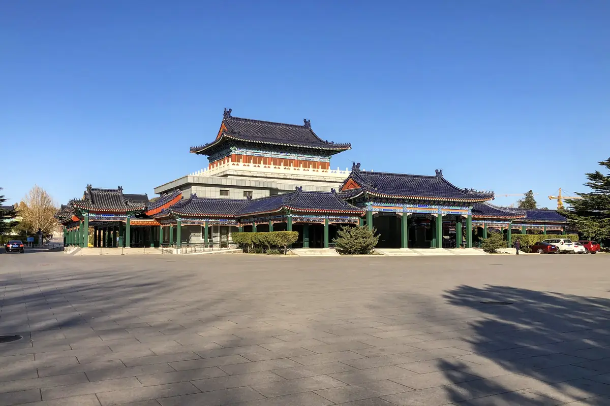 资料图：八宝山殡仪馆大礼堂建筑外观资料图